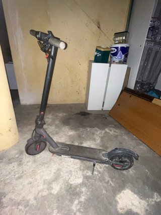 Patinete eléctrico negro