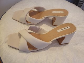 Sandalias Stradivarius Beige