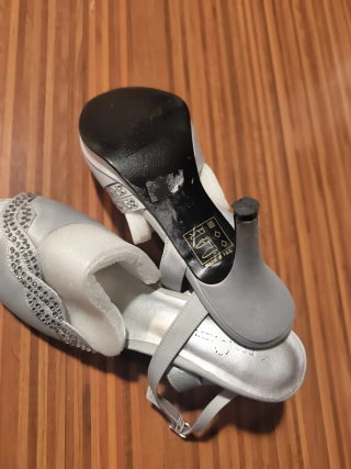 Sandalias de tacón plateadas talla 38