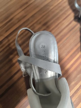 Sandalias de tacón plateadas talla 38