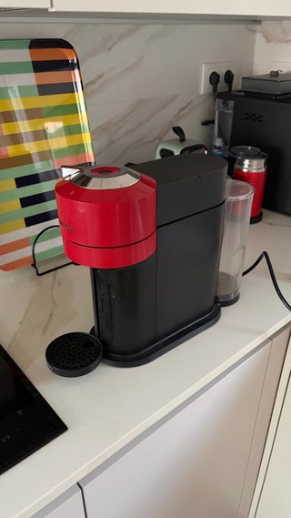 Cafetera Nespresso Vertuo Krups Roja