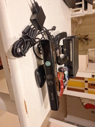 Xbox 360 con Kinect y 2 mandos