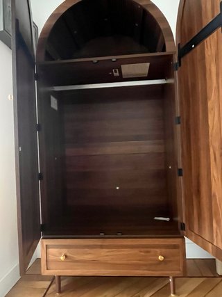 Armario de madera con ratan