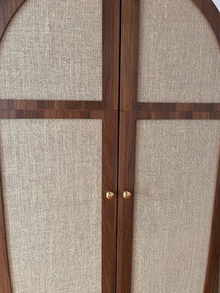 Armario de madera con ratan