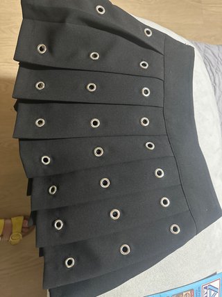Falda pantalón negra con ojales