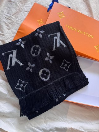 Bufanda Louis Vuitton Negra