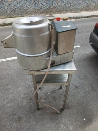 Peladora de Patatas Industrial con Mesa