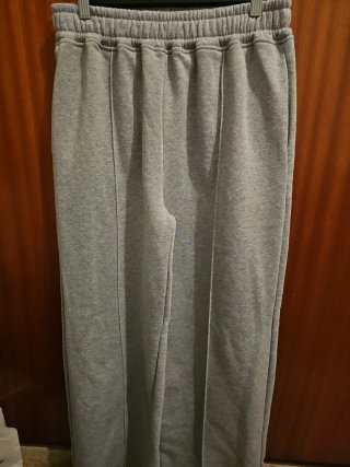 Pantalones tipo chandal gruesos ...modernos.