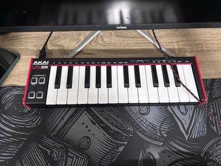Controlador MIDI USB AKAI LPK25