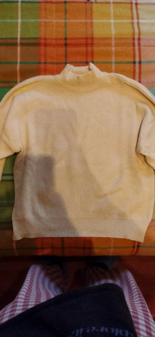 Jersey amarillo cuello alto