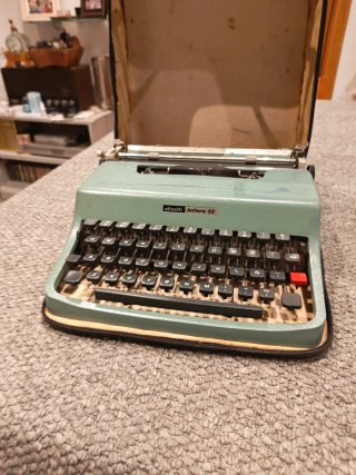 Máquina de escribir Olivetti Lettera 32