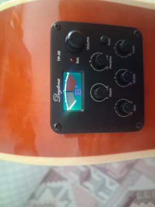 Guitarra Electroacústica Daytona con Amplificador