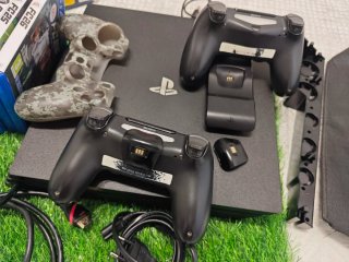 Play Station Sony PS4 Pro 1TB