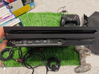 Play Station Sony PS4 Pro 1TB
