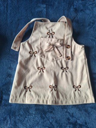 Vestido de Pana con Bordados de Lazos