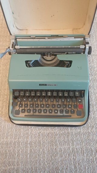 Máquina de escribir Olivetti Lettera 32