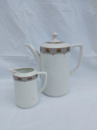 Cafetera y lechera antigua