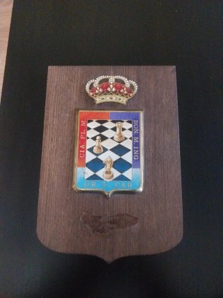 Metopa con corona e scudo scacchi