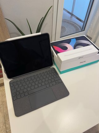 iPad Air 4th Gen + Apple Pencil 2 +Logitech Combo