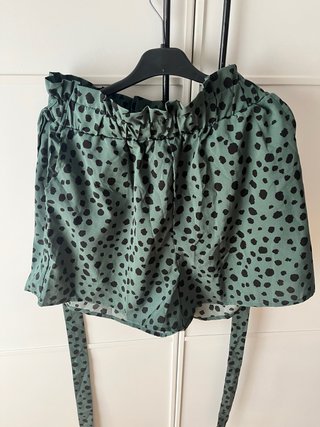 Pantalón corto animal print verde