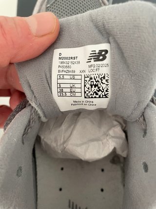 Zapatillas New Balance 2002R Gris