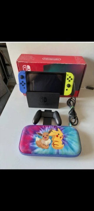 Nintendo Switch + Joy-Con + Funda Pokémon + Juego