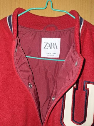 Chaqueta Universitaria Zara Roja