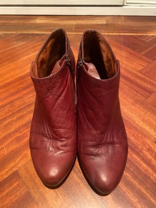 Botines Hispanitas burdeos.