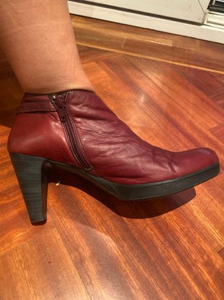 Botines Hispanitas burdeos.