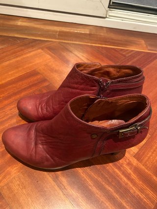 Botines Hispanitas burdeos.