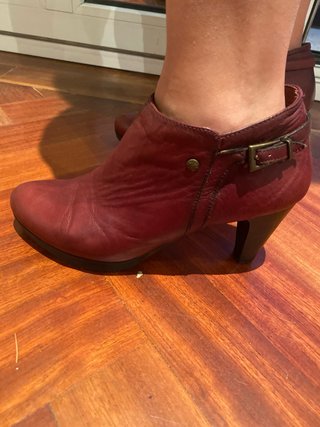 Botines Hispanitas burdeos.
