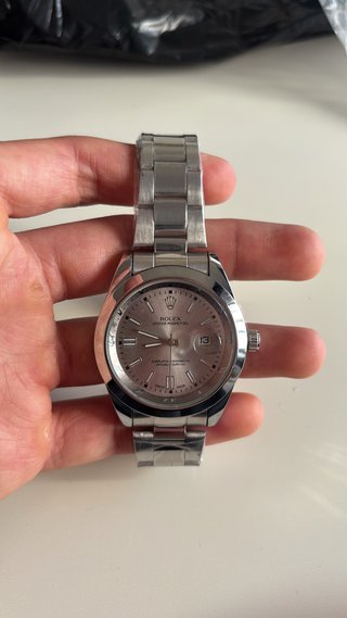 Reloj de esfera blanca