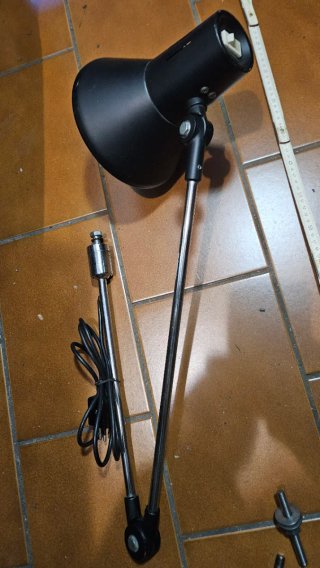 Lampada da tavolo a pantografo nera