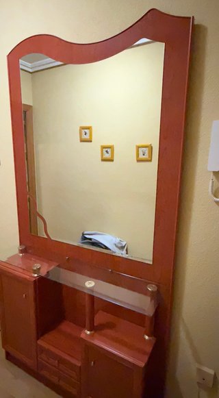Mueble de entrada con espejo y cristal