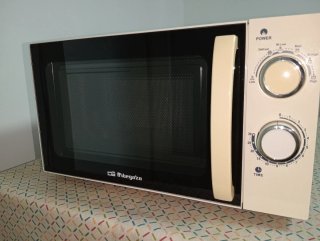 Microondas Orbegozo Blanco.