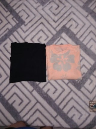 Conjunto de 2 camisetas: negra y rosa