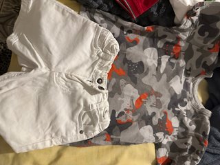Conjunto short blanco y camiseta camuflaje