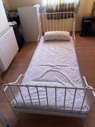 Cama de forja Ikea para niños