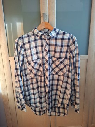 Blusa de cuadros azul y blanca