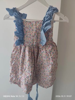 Vestido floral con volantes