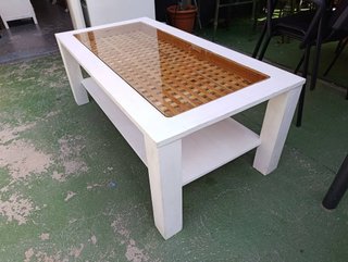 MESA DE CENTRO CRISTAL Y REJILLA