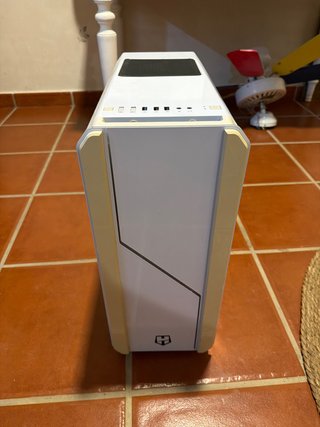 Torre para PC Blanca