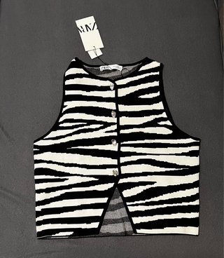 Camiseta nueva con etiqueta Zara Estampado Cebra