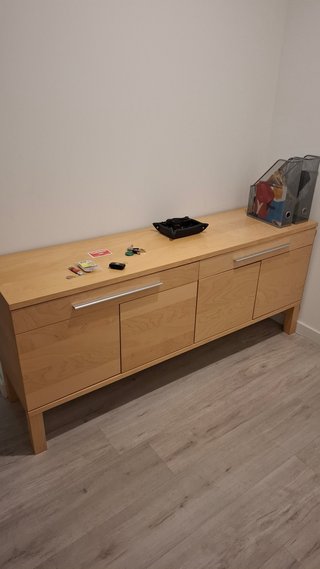 Mueble bajo de almacenamiento de madera