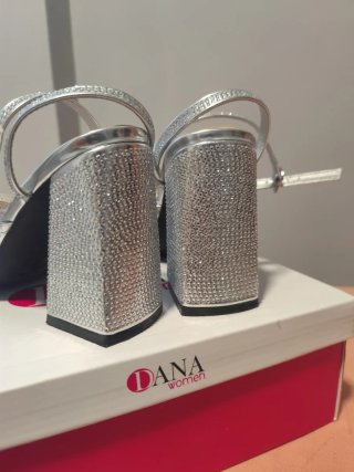 Sandalias de tacón plateadas de fiesta