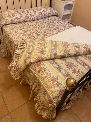 Precioso conjunto de edredón y colcha floral