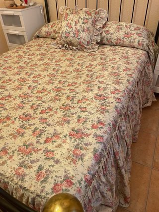 Precioso conjunto de edredón y colcha floral
