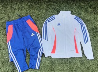 Chándal Adidas Niño Blanco y Azul. Talla 10 años