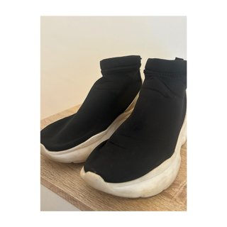 Zapatillas tipo calcetín Zara negras