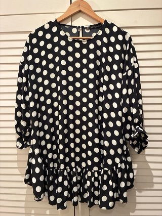 Blusa Zara lunares blanco y negro
